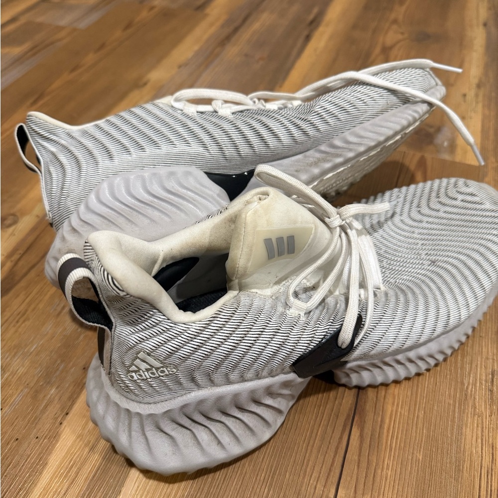 Adidas Men’s sneaker tennis shoe